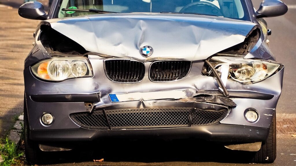 Jak odzyskać należne AC po szkodzie całkowitej pojazdu?