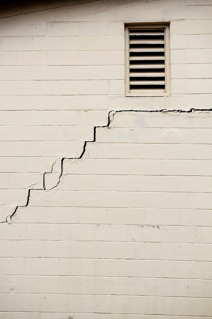 Czy można wezwać drugie oględziny ubezpieczyciela po szkodzie na nieruchomości?